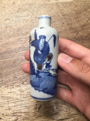 Lot 13 - FOUR CHINESE BLUE AND WHITE AND UNDERGLAZE-RED SNUFF BOTTLES.