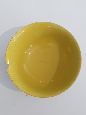 Lot 277 - A CHINESE YELLOW-GROUND 'DRAGON' BOWL.