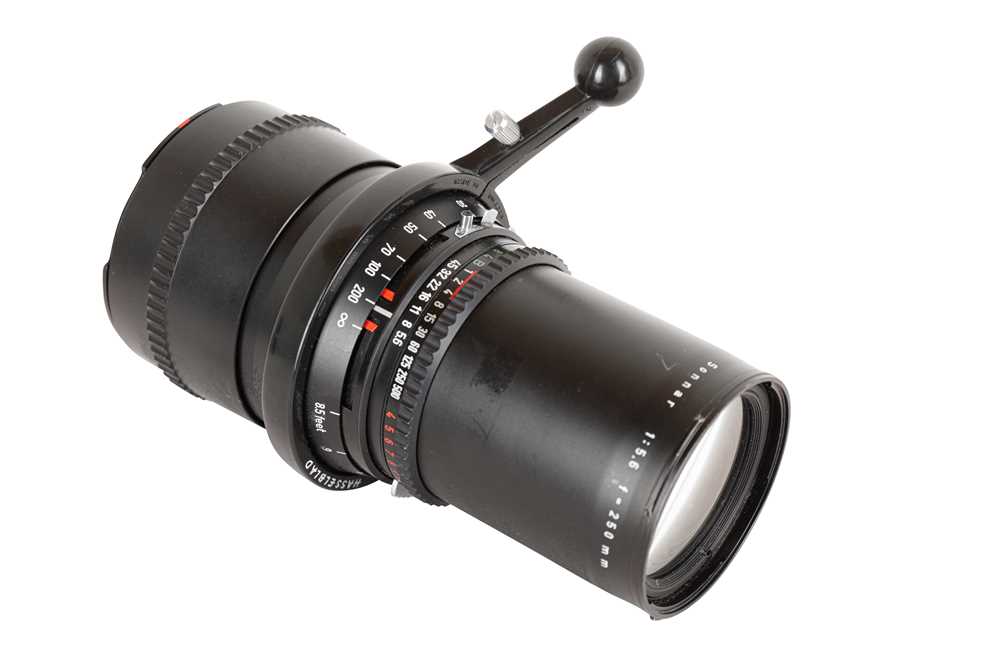 Lot 292 - A Hasselblad Carl Zeiss 250mm f/5.6 Sonnar Lens