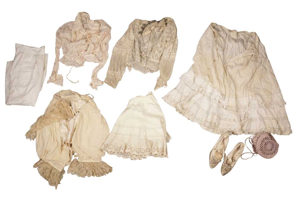 Lot 184 - A COLLECTION OF EDWARDIAN CLOTHING