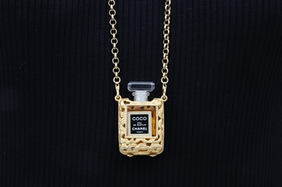 Lot 419 - Chanel Perfume Holder Pendant Necklace