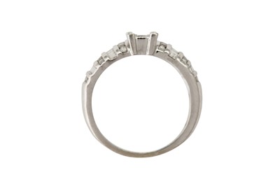 Lot 50 - A diamond ring