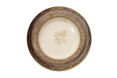 Lot 590 - A SMALL JAPANESE SATSUMA VASE BY KINKOZAN