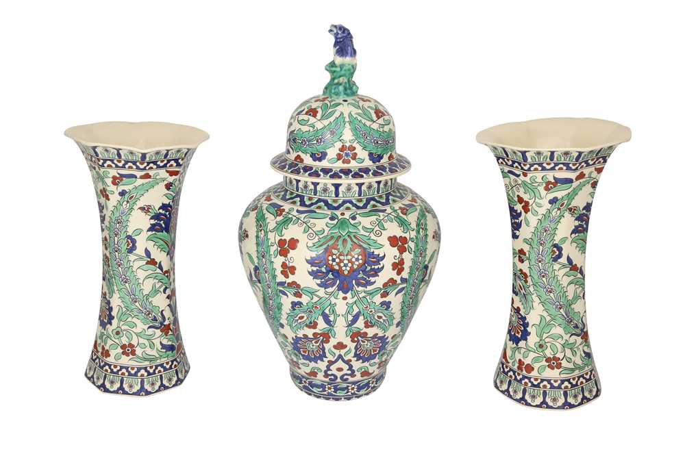 Lot 233 - A BFK IZNIK-STYLE THREE-PIECE PORCELAIN