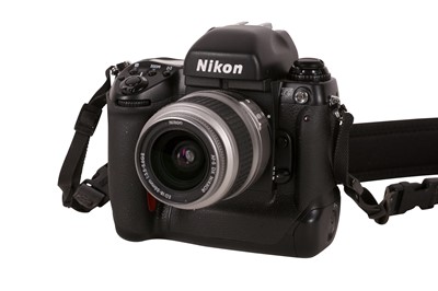 Lot 32 - A Nikon F5 SLR Camera