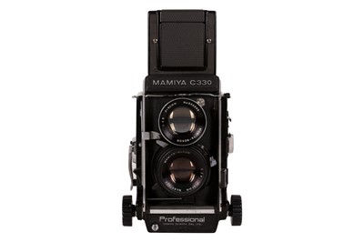 Lot 329 - A Mamiya C330 Professional T.L.R Camera Outfit