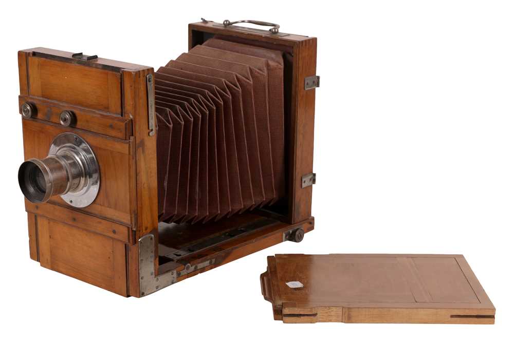 Lot 8 - An Unmarked Tailboard Camera