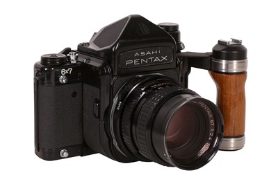 Lot 275 - A Pentax 6x7 SLR Medium Format Camera Outfit
