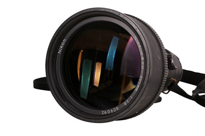 Lot 383 - A Nikon 300mm f/2.8 Nikkor* ED Lens