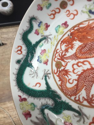 Lot 163 - A CHINESE FAMILLE ROSE 'DRAGON' DISH.