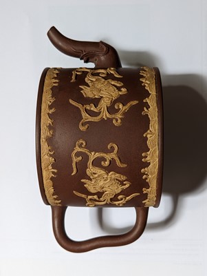 Lot 84 - A CHINESE YIXING ZISHA TEAPOT AND COVER.