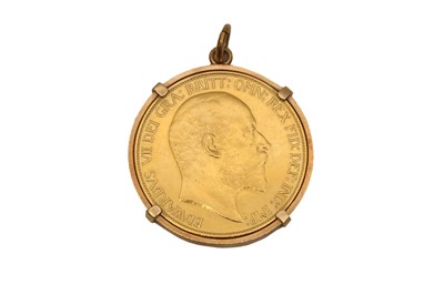 Lot 175 - AN EDWARDIAN 1902 FIVE POUND GOLD COIN