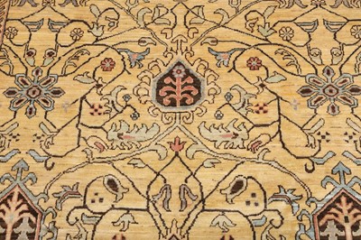 Lot 65 - AN ARTS & CRAFTS DESIGN CARPET