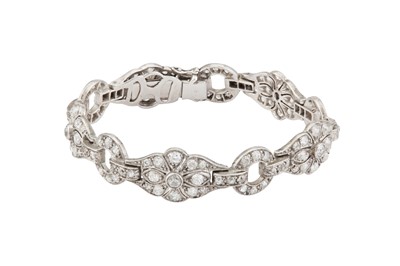 Lot 33 - A diamond bracelet