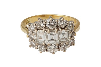 Lot 99 - A diamond cluster ring