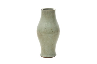 Lot 418 - A CHINESE GREEN LANGYAO-TYPE VASE.