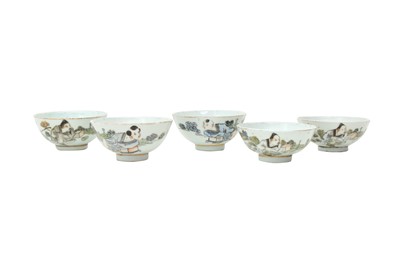 Lot 161 - A SET OF FIVE CHINESE FAMILLE ROSE BOWLS.