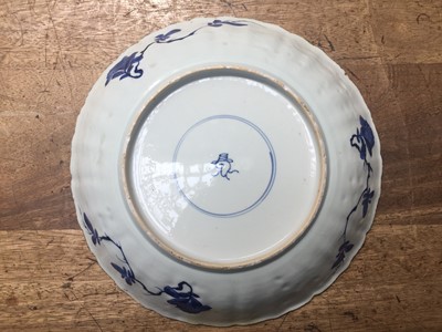 Lot 94 - A CHINESE BLUE AND WHITE 'FLOWER BASKET' DISH.