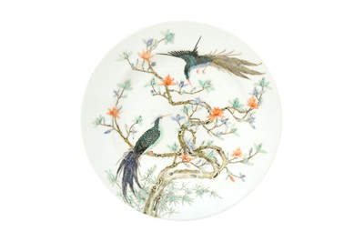 Lot 349 - A CHINESE FAMILLE VERTE 'PARADISE FLYCATCHERS' DISH.