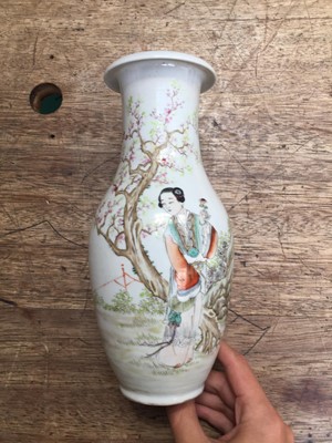 Lot 184 - A PAIR OF CHINESE FAMILLE ROSE 'LADIES' VASES.