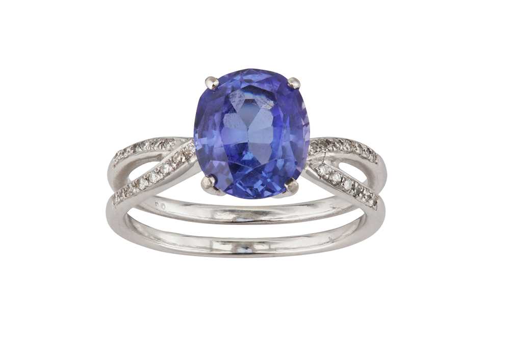 Lot 66 - A tanzanite and diamond ring