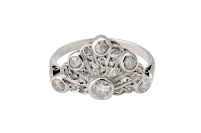 Lot 87 - A diamond dress ring