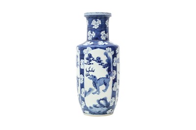Lot 91 - A CHINESE BLUE AND WHITE ROULEAU VASE.
