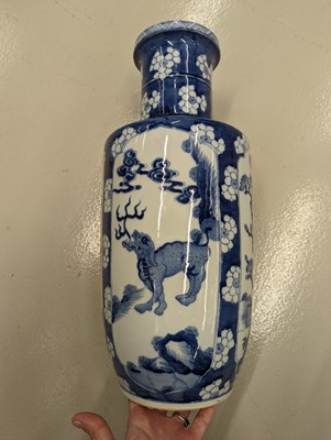 Lot 91 - A CHINESE BLUE AND WHITE ROULEAU VASE.