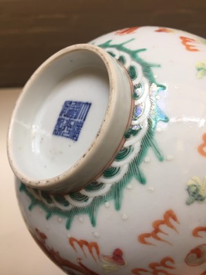 Lot 165 - A CHINESE FAMILLE ROSE 'DRAGON' BOWL.