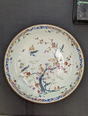 Lot 93 - A CHINESE FAMILLE ROSE 'BIRDS' DISH.