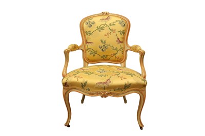 Lot 266 - A FRENCH FAUTEUIL ARMCHAIR, 20TH CENTURY
