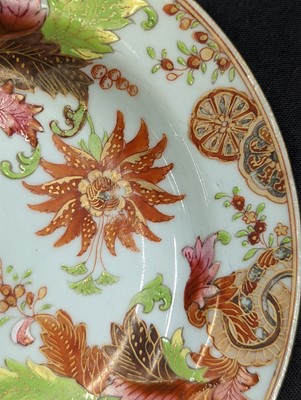 Lot 227 - A SET OF FOUR CHINESE FAMILLE-ROSE 'PSEUDO TOBACCO LEAF' DISHES
