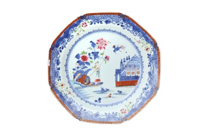 Lot 350 - A CHINESE ENAMELLED BLUE AND WHITE OCTAGONAL 'MAGU' DISH.