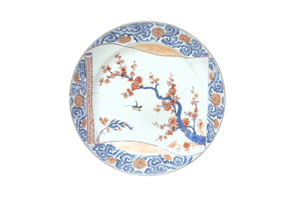 Lot 199 - A CHINESE IMARI 'BIRD AND BLOSSOMS' DISH