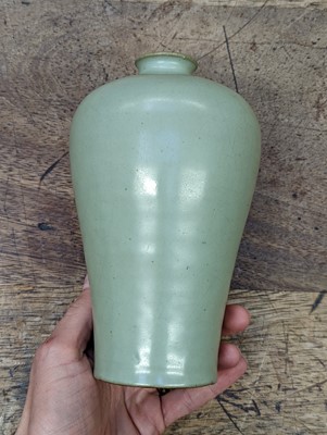 Lot 68 - A CHINESE CELADON-GLAZED VASE, MEIPING.