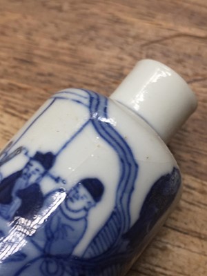 Lot 12 - TWO CHINESE SNUFF BOTTLES.