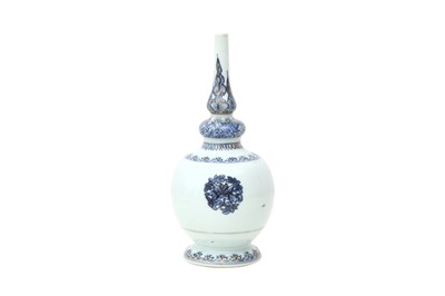 Lot 497 - A CHINESE BLUE AND WHITE WATER SPRINKLER.