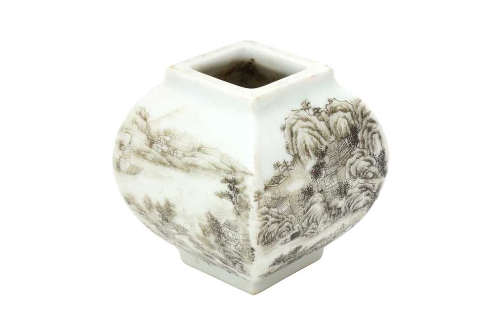 Lot 193 - A CHINESE EN-GRISAILLE BRUSH WASHER.
