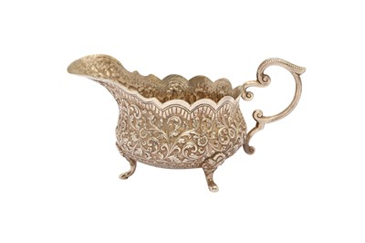 Lot 118 - AN EARLY 20TH CENTURY ANGLO – INDIAN UNMARKED SILVER SAUCE BOAT, LUCKNOW CIRCA 1910