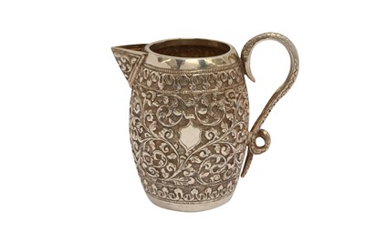 Lot 119 - AN EARLY 20TH CENTURY ANGLO – INDIAN UNMARKED SILVER CREAM JUG, CUTCH / BOMBAY CIRCA 1910
