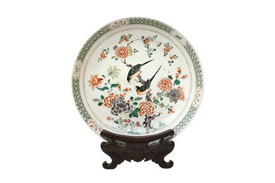Lot 198 - A LARGE CHINESE FAMILLE-VERTE 'BIRDS' CHARGER
