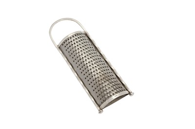 Lot 260 - A CHASED ELIZABETH II STERLING SILVER PARMESAN CHEESE GRATER, LONDON 1986 BY BARRY M WHITMOND