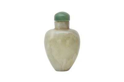 Lot 452 - A CHINESE CELADON JADE SNUFF BOTTLE
