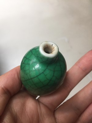 Lot 442 - A CHINESE APPLE-GREEN CRACKLE-GLAZED SNUFF BOTTLE