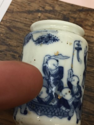 Lot 8 - THREE CHINESE BLUE AND WHITE AND UNDERGLAZE RED SNUFF BOTTLES.