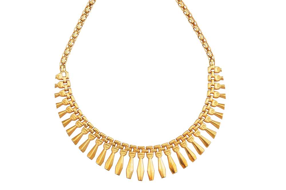 Lot 85 - A fringe necklace