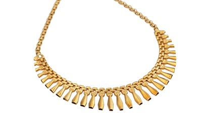 Lot 85 - A fringe necklace