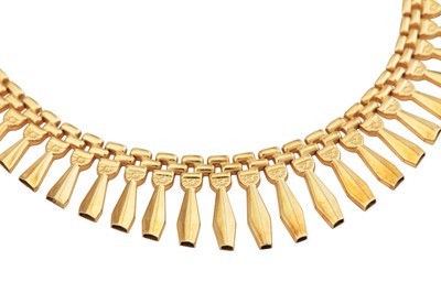 Lot 85 - A fringe necklace