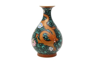 Lot 117 - A CHINESE FAMILLE ROSE BLACK-GROUND 'DRAGONS' VASE, YUHUCHUNPING.