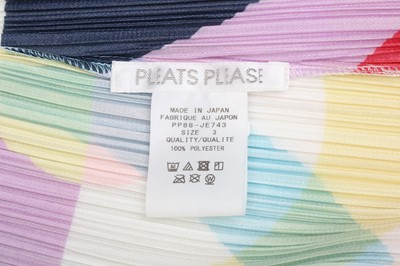 Lot 16 - Pleats Please Issey Miyake Geometric Print Cardigan - Size 3
